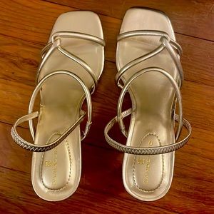 Bandolino’s Tella Strappy Block Heel Sandal size 7